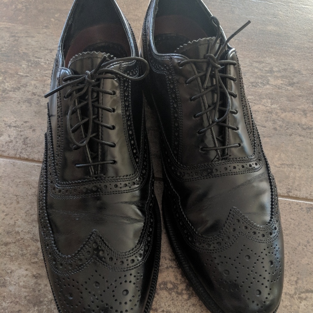 Vintage black wing tip Florshiem dress shoes